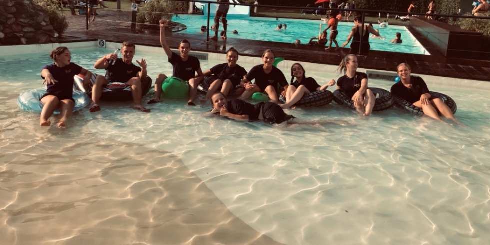 Zwembad teamfoto